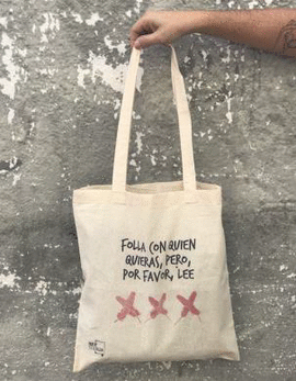 BOLSA DE TELA. FOLLA CON QUIEN QUIERAS, PERO LEE