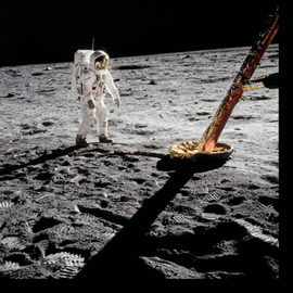 BUZZ ALDRIN APOLLO 11 INSPECTING THE EAGLE