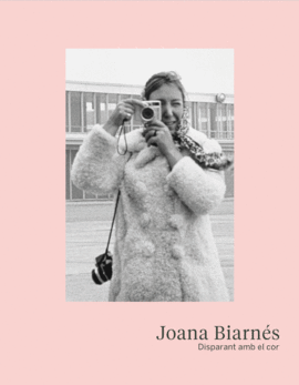 JOANA BIARNS. DISPARANT AMB EL COR